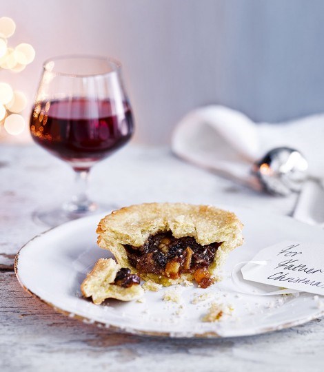 Mince pies with orange and almond pastry