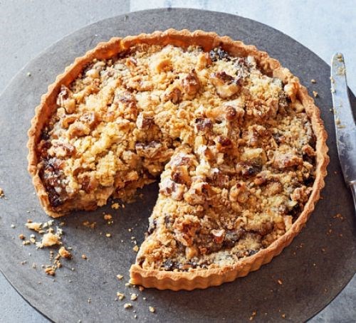 Mince tart with crumble topping