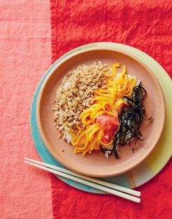 Minced chicken with mirin & pink pickled ginger (Kashiwa meshi)