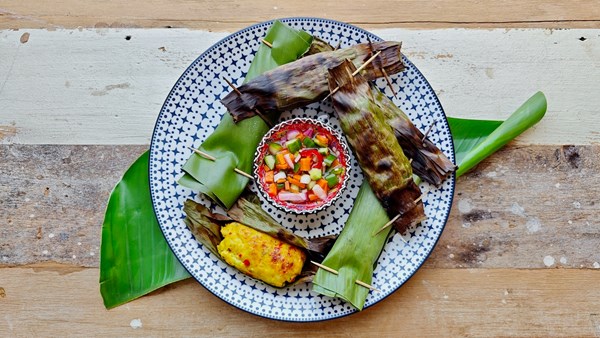 Minced fish steamed in banana leaf (Tum ikan)