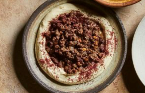 Minced lamb and pine nut [hummus]