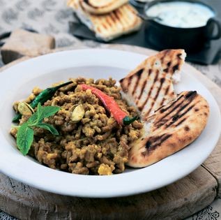 Minced lamb in yogurt sauce