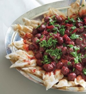Minced meat on aubergine & tomato sauce (Domatesli alenazik)