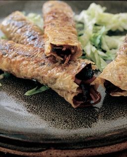 Minced "squab" rolled in lettuce