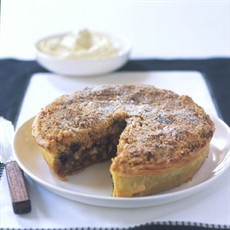 Mincemeat and apple crumble flan with almonds