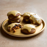 Mincemeat-stuffed gingerbread biscuits
