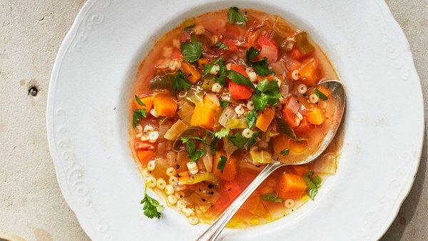 Minestrone with cabbage and anelli