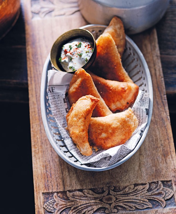 Mini Afghani breads filled with spring onions (Boulani)