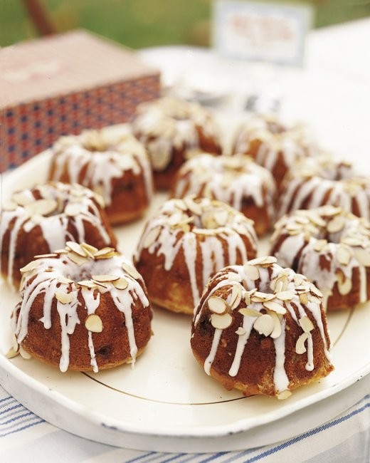 Mini almond coffee cakes