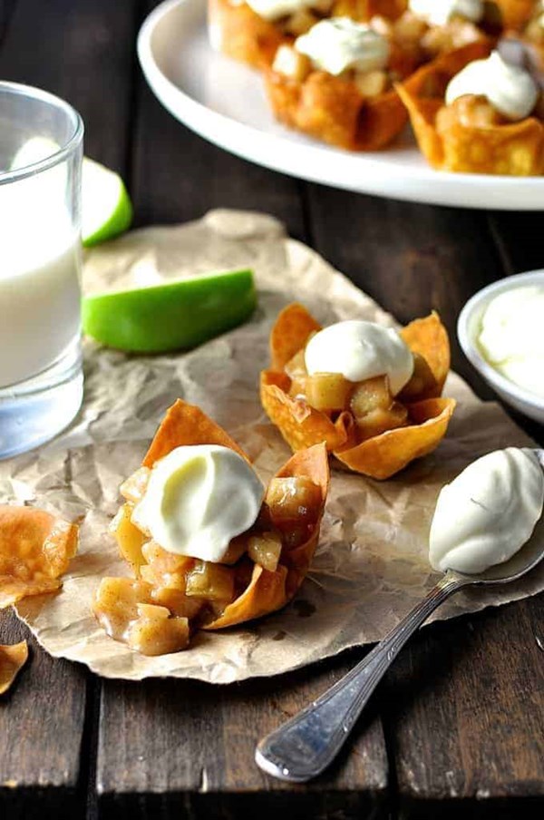 Mini apple pie wonton cups