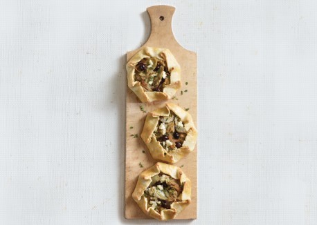 Mini artichoke and onion tarts