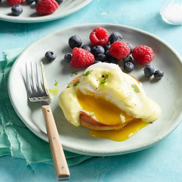 Mini bagel eggs Benedict
