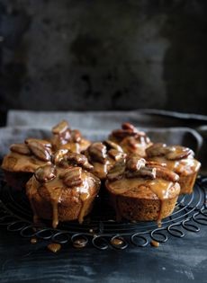 Mini banana cakes with salted caramel and pecans