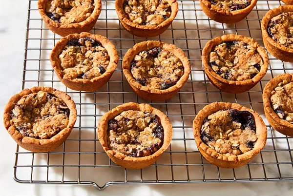 Mini blueberry crumb pies