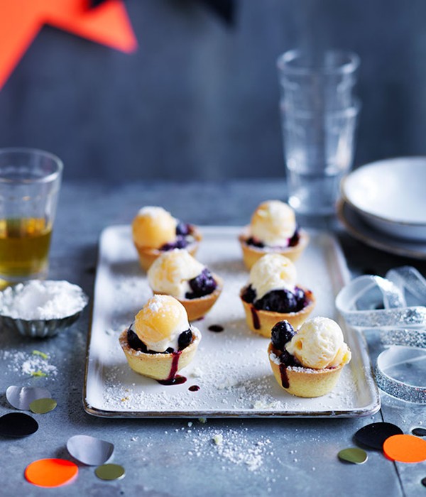 Mini blueberry pies with lemon curd ice-cream and sherbet
