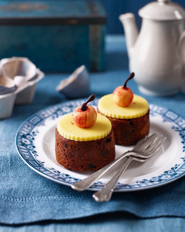 Mini cherry and almond simnel cakes 