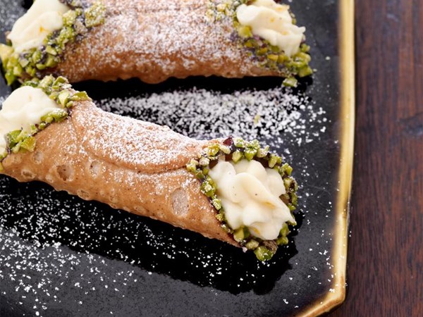 Mini chocolate-pistachio cannoli