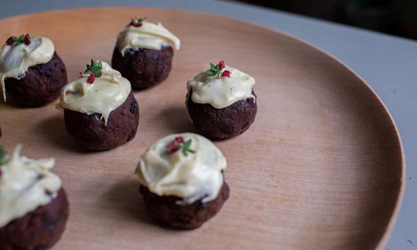 Mini Christmas pudding truffles