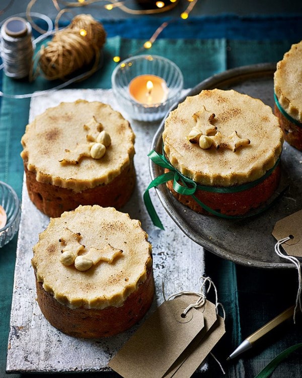 Mini Dundee cakes with hazelnut marzipan and marmalade topping