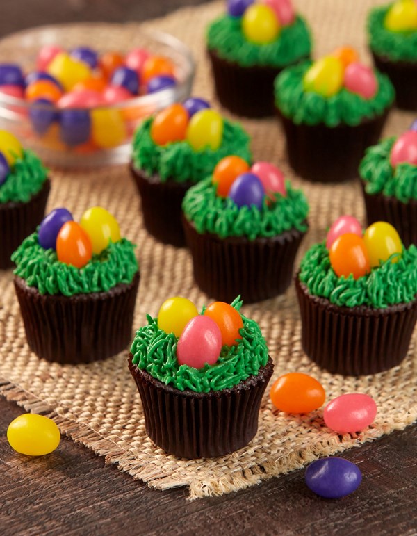 Mini Easter egg cupcakes