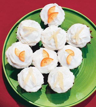 Mini gingerbread cakes with cream cheese frosting