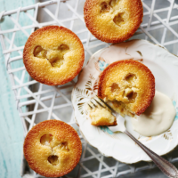 Mini gooseberry and almond cakes