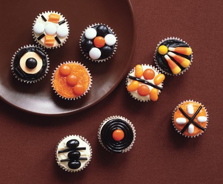 Mini Halloween pumpkin cupcakes