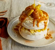 Mini hot toddy Pavlova