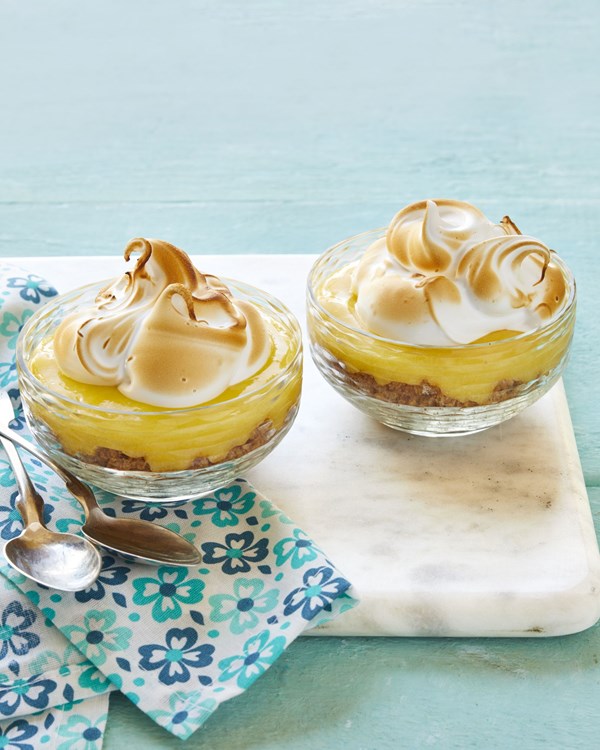 Mini lemon meringue pies