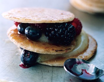 Mini lime pies with glazed berries