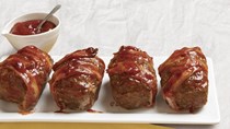Mini meatloaves wrapped in bacon