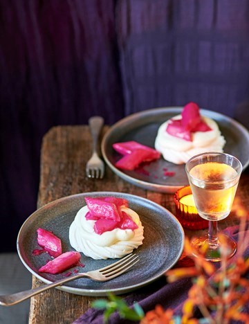 Mini meringues with white chocolate cream and poached rhubarb