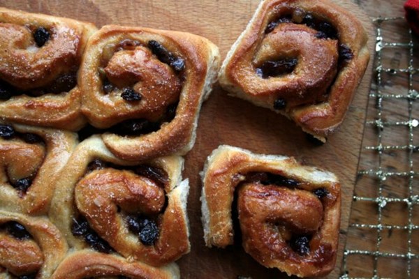 Mini mincemeat Chelsea buns