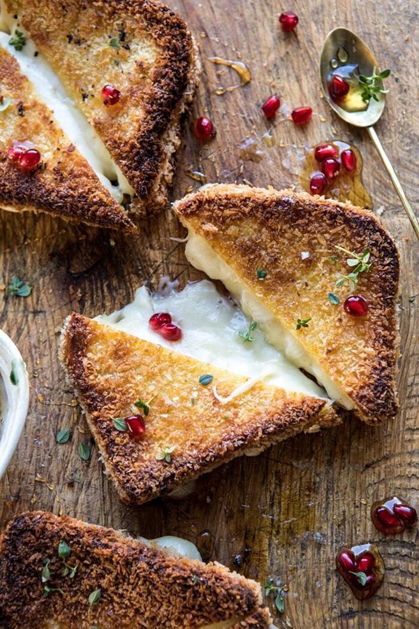 Mini mozzarella in carrozza with pomegranate honey