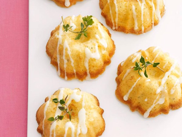 Mini olive oil cakes with lemon glaze 