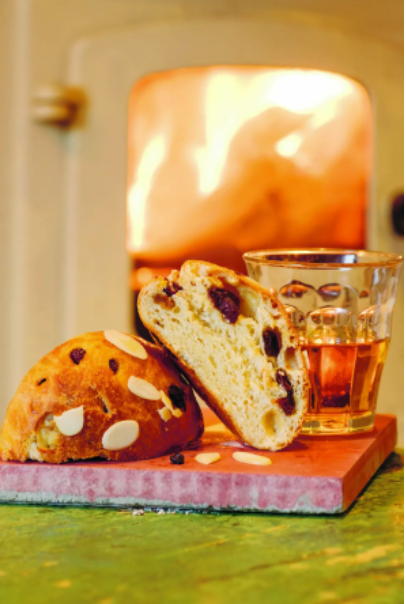 Mini panettone buns