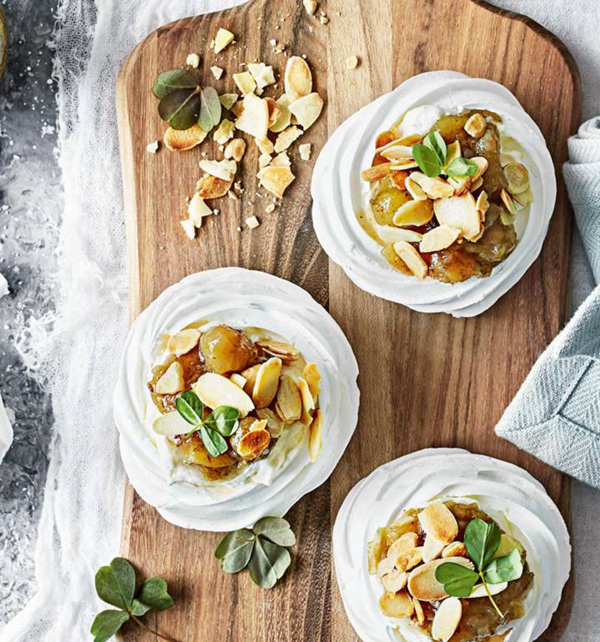 Mini Pavlovas with gooseberry compote [Camilla Biesbjerg Markussen]