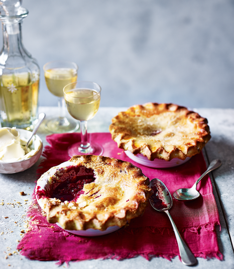 Mini plum & Sauternes pies