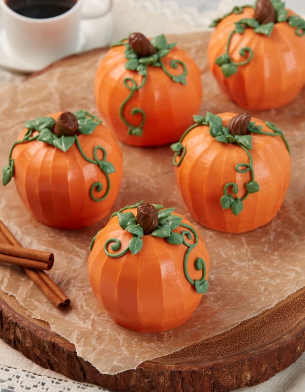 Mini pumpkin cakes