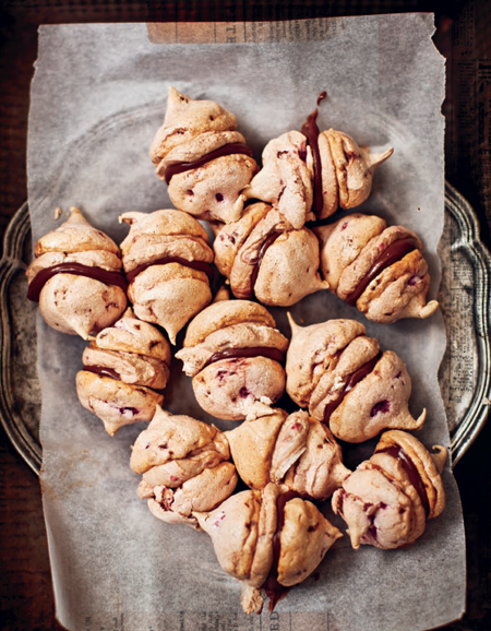 Mini raspberry and chocolate meringue kisses