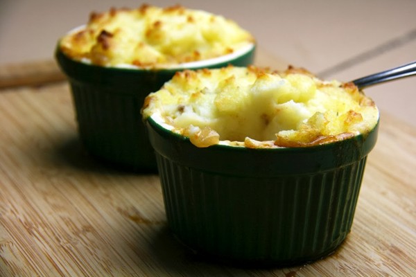 Mini shepherds pie pots
