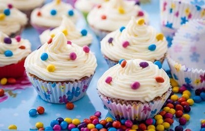 Mini spiced cupcakes with cream cheese frosting