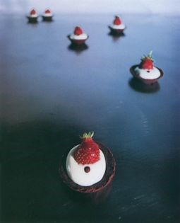 Mini strawberry-white chocolate tart
