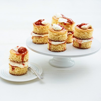 Mini Victoria sponges