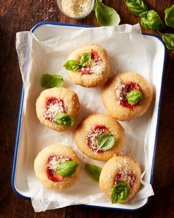 Miniature fried pizza (Montanarina)