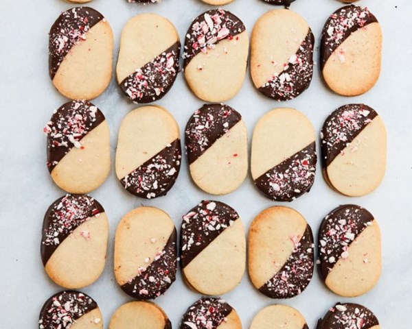 Mint chocolate biscuit sandwich cookies