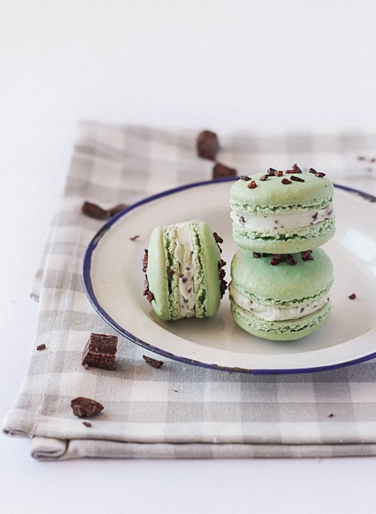 Mint chocolate chip macarons
