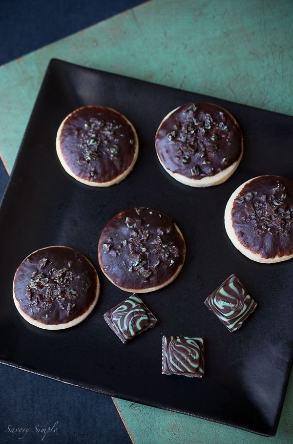 Mint chocolate shortbread cookies