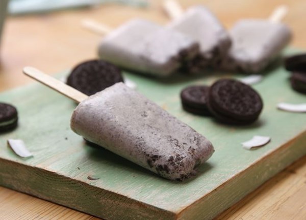 Mint Oreo cookies and cream popsicles