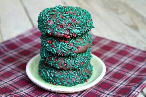 Mint stuffed holiday cookies
